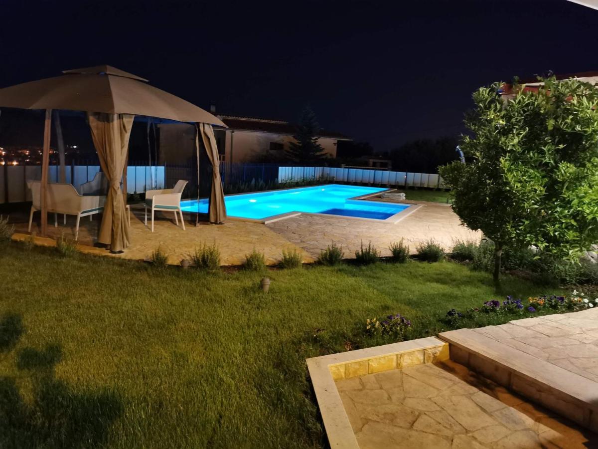 Villa Mater - Luxuriously Equipped Villa With A 15M Long Swimming Pool Žrnovnica Εξωτερικό φωτογραφία