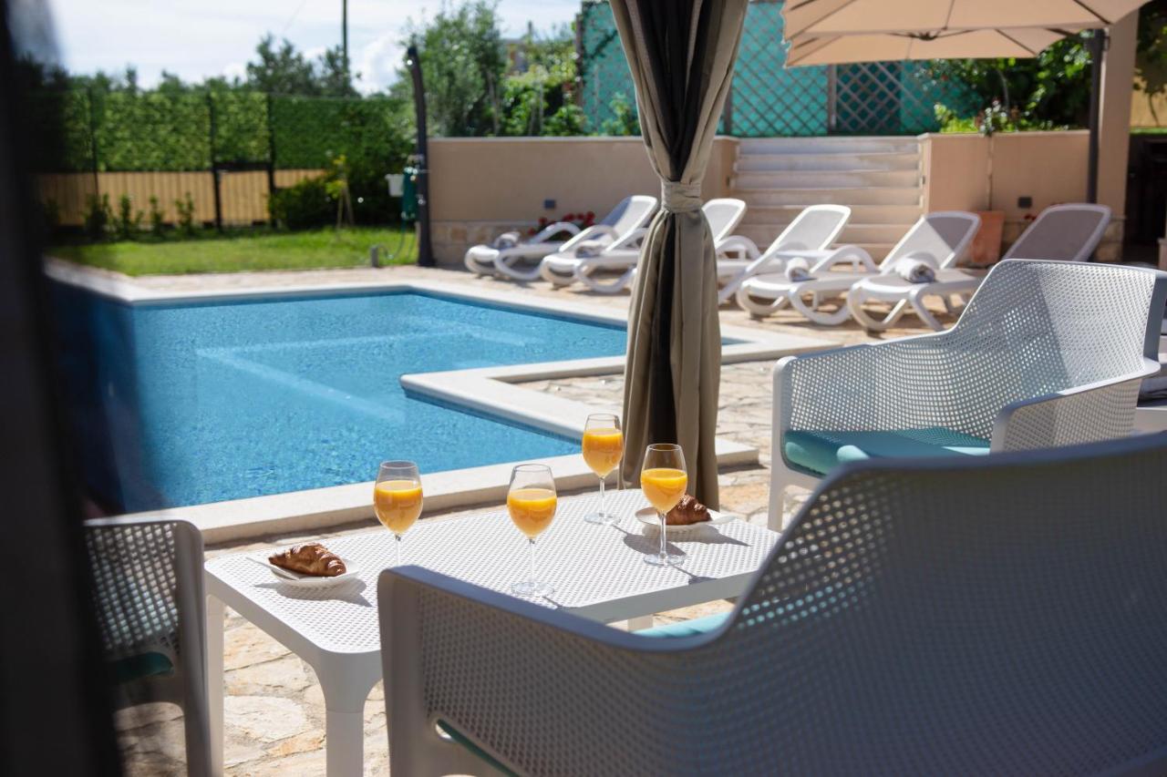 Villa Mater - Luxuriously Equipped Villa With A 15M Long Swimming Pool Žrnovnica Εξωτερικό φωτογραφία