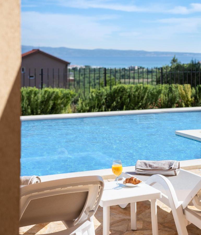 Villa Mater - Luxuriously Equipped Villa With A 15M Long Swimming Pool Žrnovnica Εξωτερικό φωτογραφία
